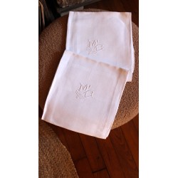 Lot 2 serviettes de table damassé blanc Monogrammes M C