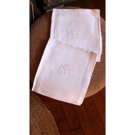 Lot 2 serviettes de table damassé blanc Monogrammes M C
