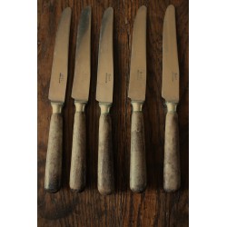 Un lot de 5 couteaux anciens manches bois