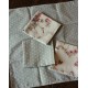 Un lot de 4 serviettes de table gris bleu Pois Fleurs roses