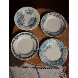 Un lot de 4 petites assiettes Terre de Fer dépareillé bleu