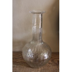 Carafe col cannelé ventre décors vase