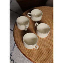 Un lot de 4 tasses faïence écru doré Sarreguemines