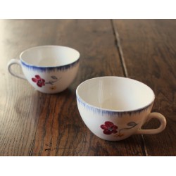 Un lot de 2 tasses thé Digoin Petites fleurs rouge bleu