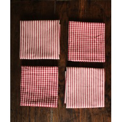 Un lot de 4 serviettes de table rayures vichy rouge