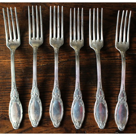 Un lot de 6 fourchettes métal argenté Feuillages