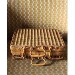 Valise en osier clair vintage