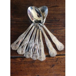 Un lot 7 grosses cuillères métal coquille