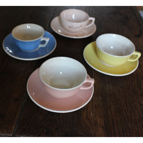 Un lot 4 tasses thé café soucoupes bleu jaune rose Digoin Villeroy