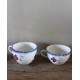 Un lot de deux tasses Digoin Faïence Fleurs bleu rouge jaune