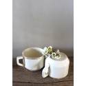 Un lot de deux tasses écru dorure Sarreguemines