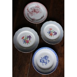 Un lot de 4 assiettes plates Rose bleu fleurs Fontanges Sarreguemines