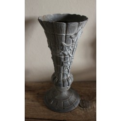 Vase sur pied Cimetière avec étain