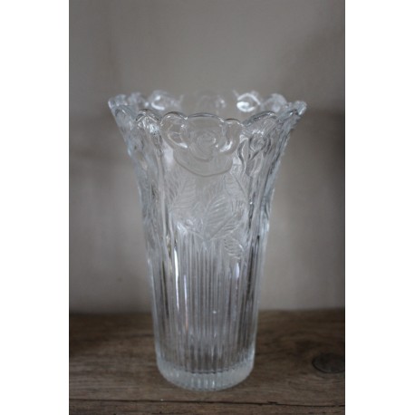 Vase verre ciselé roses stries